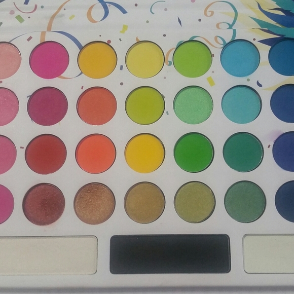 Bundle of BH Cosmetics Eyeshadow Palettes - Picture 4 of 4